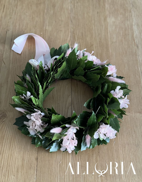 Corona di Alloro per Laurea con Ortensia Rosa Stabilizzata e Lagurus Mini Pampas Rosa