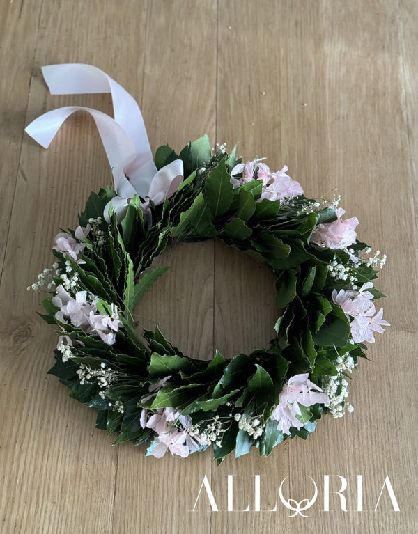 Corona di Alloro per Laurea con Ortensia Rosa Stabilizzata e Gipsofila Avorio