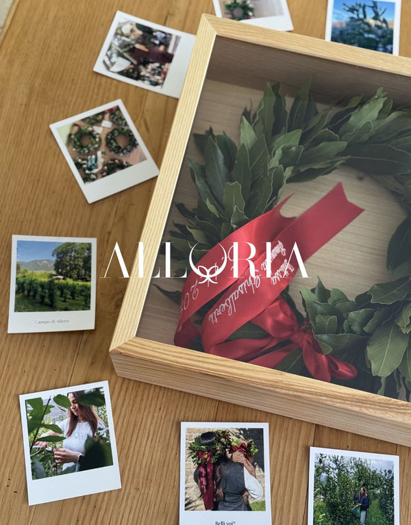 Teca-Cornice-in-Legno-per-Corona-di-Alloro-per-Laurea-alloria-spedizione-a-domicilio-legno-frassino